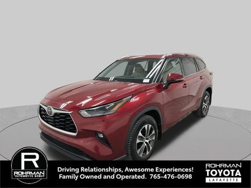 Used 2021 Toyota Highlander XLE AWD/4WD image 1