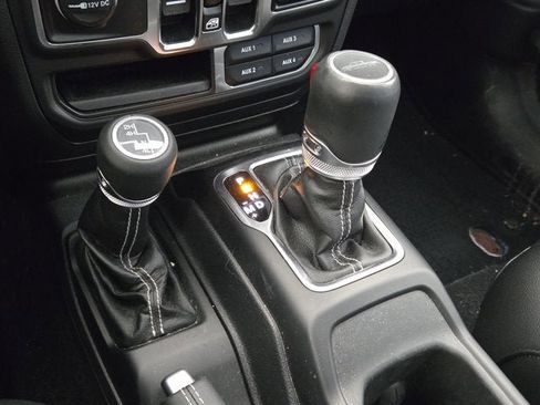 Used 2020 Jeep Gladiator Overland AWD/4WD image 25