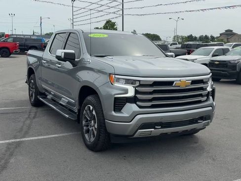 Used 2025 Chevrolet Silverado 1500 High Country AWD/4WD image 9