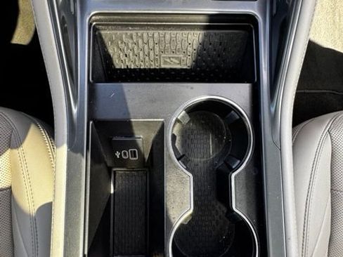 Used 2025 Lincoln Nautilus Premier AWD/4WD image 20