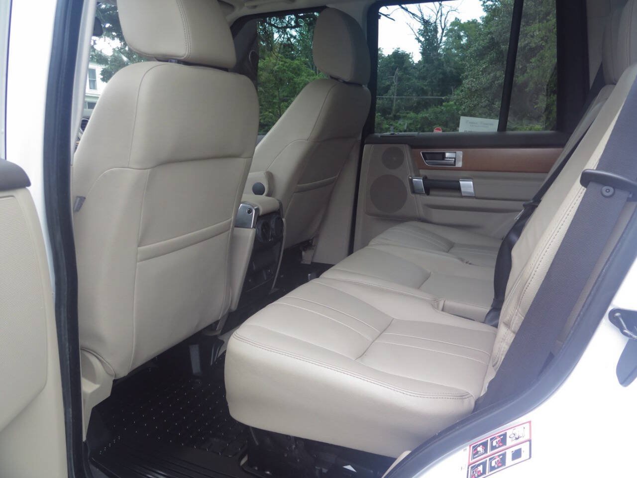 Used 2016 Land Rover LR4 HSE Silver Edition AWD/4WD image 15