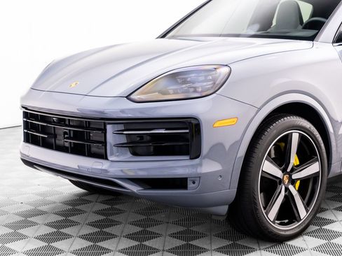 Certified 2025 Porsche Cayenne Coupe AWD/4WD image 38