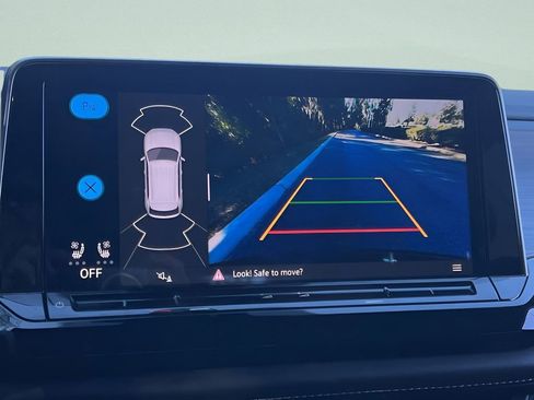 Used 2025 Volkswagen Atlas Cross Sport SE image 17