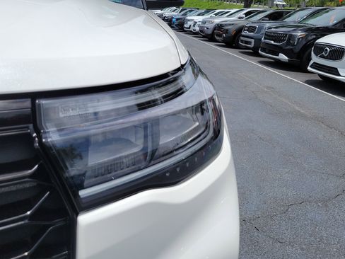Certified 2025 Ford Explorer ST-Line AWD/4WD image 3