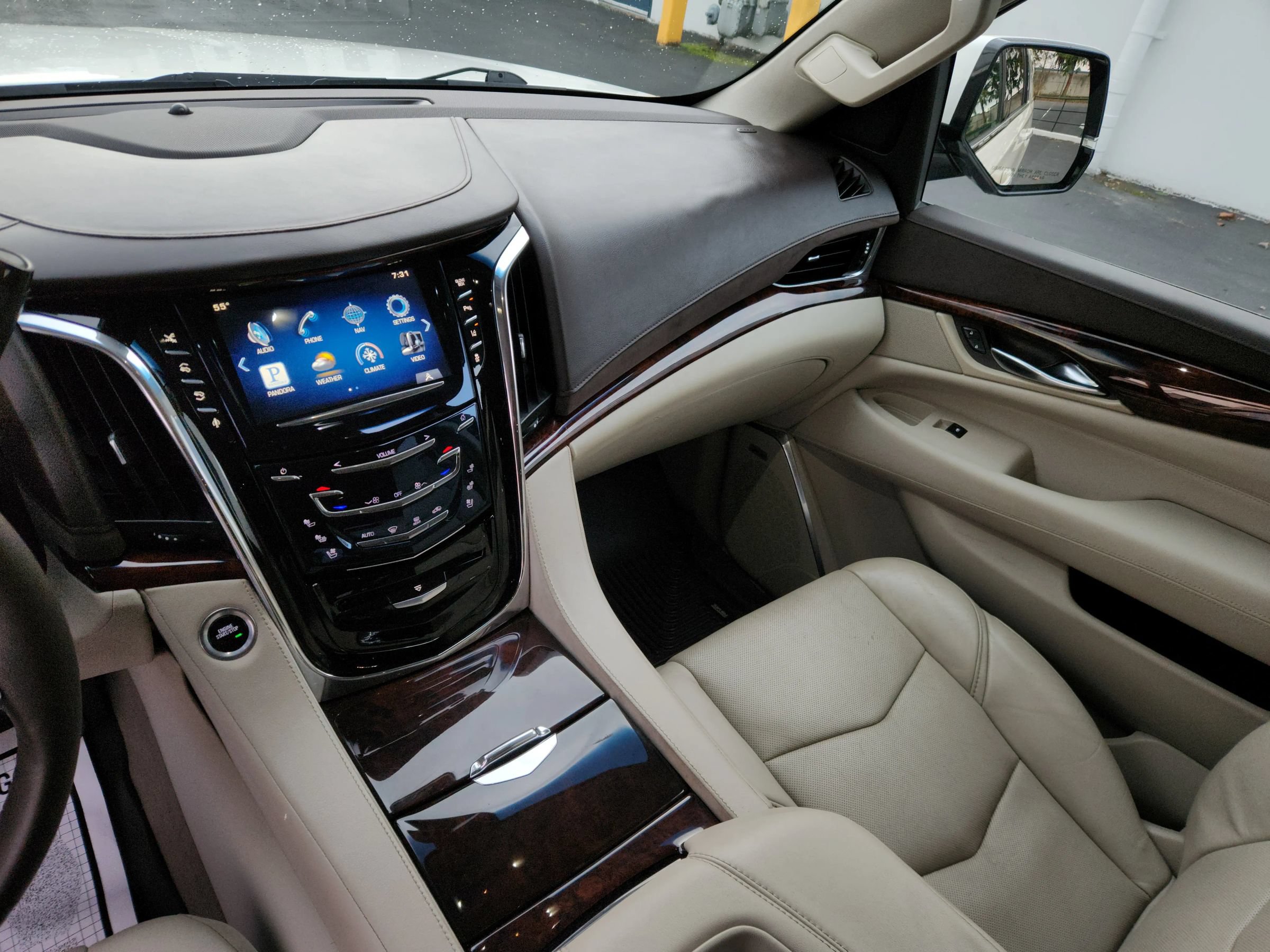 Used 2015 Cadillac Escalade Premium AWD/4WD image 12