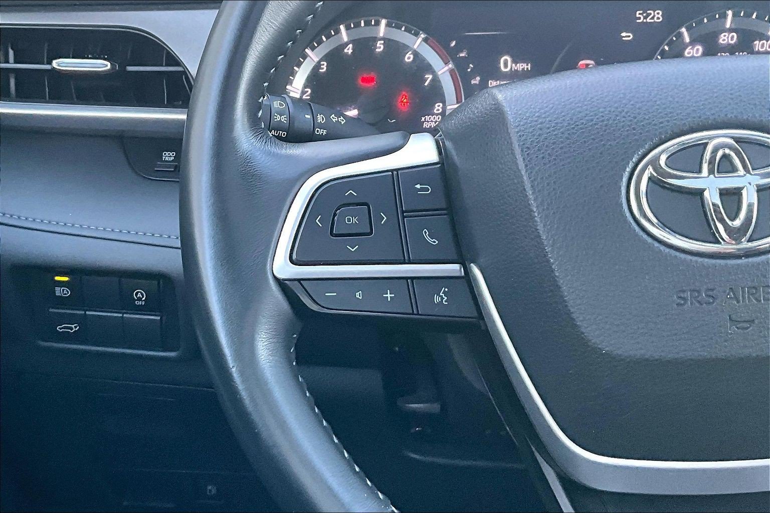 Used 2023 Toyota Highlander XLE AWD/4WD image 16