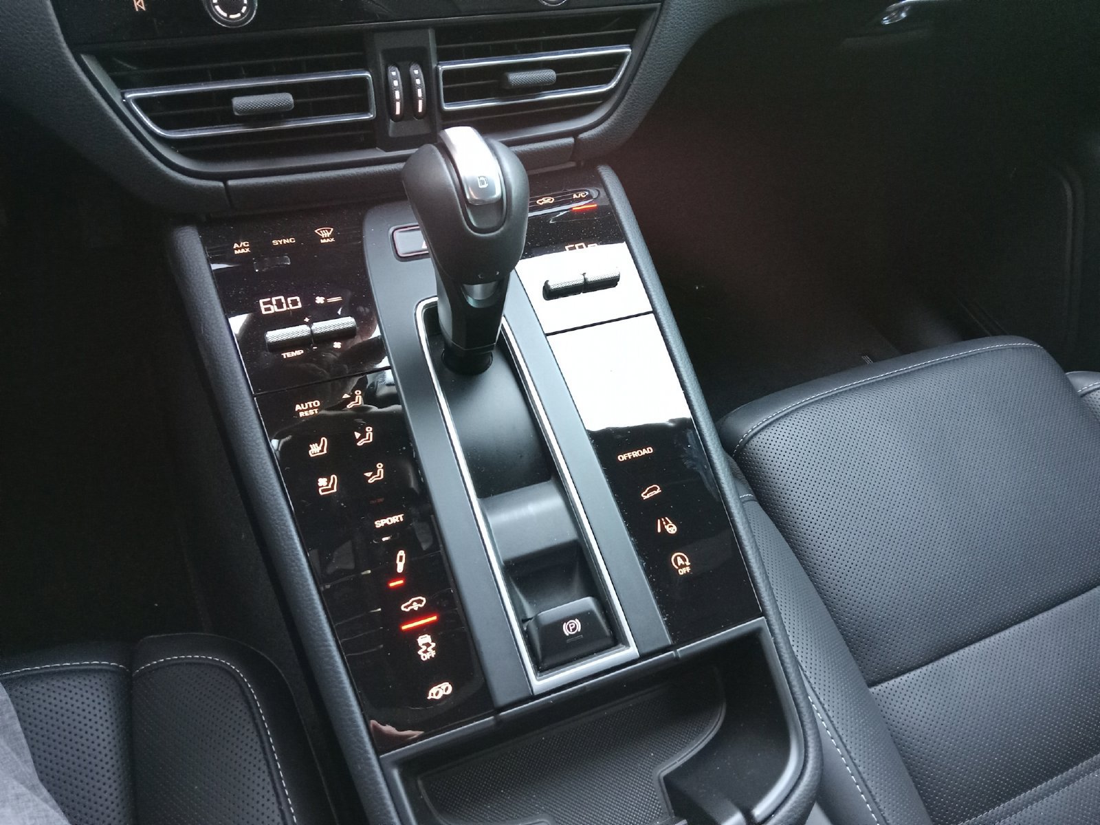 Used 2026 Porsche Macan GTS AWD/4WD image 18