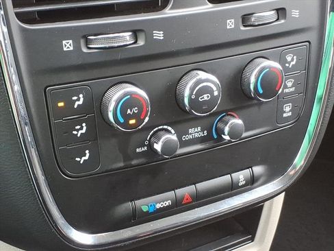 Used 2018 Dodge Grand Caravan SE w/ UConnect Hands-Free Group FWD image 29