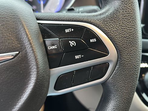 Used 2017 Chrysler Pacifica Touring w/ Tire & Wheel Group image 25