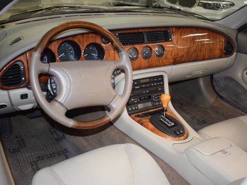 Used 1998 Jaguar XK8 Convertible image 13
