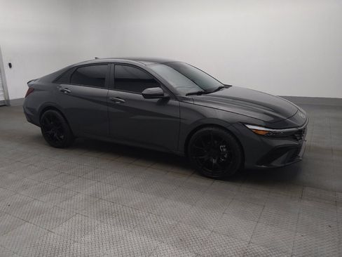 Used 2025 Hyundai Elantra Sport image 11