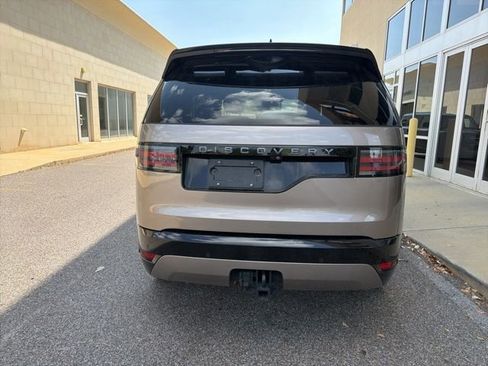Used 2024 Land Rover Discovery Dynamic SE AWD/4WD image 5