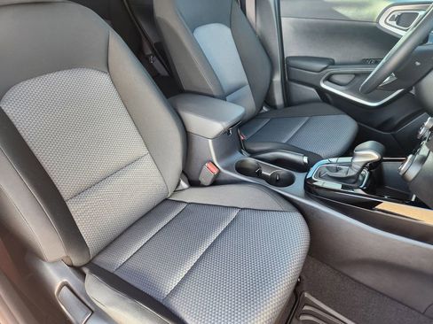 Certified 2025 Kia Soul S image 22