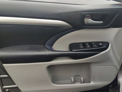 Used 2016 Toyota Highlander XLE image 8