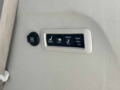 Used 2021 Chrysler Pacifica Limited AWD/4WD image 47