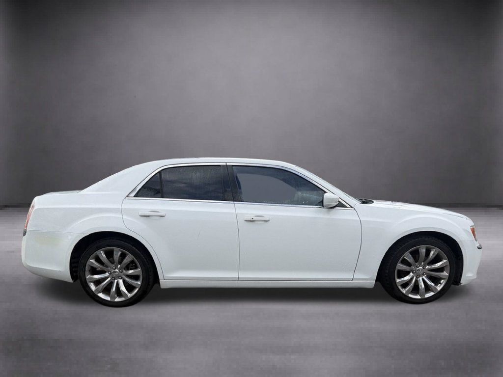 Used 2013 Chrysler 300 RWD image 17