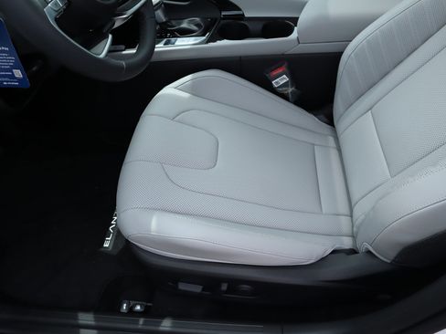 New 2026 Hyundai Elantra Limited FWD image 13