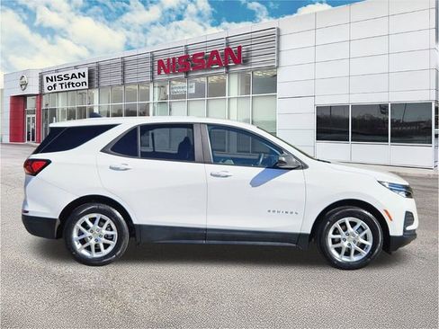 Used 2022 Chevrolet Equinox LS w/ LS Convenience Package image 3