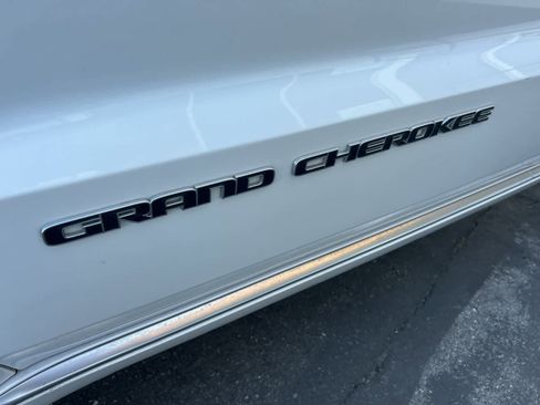 Used 2019 Jeep Grand Cherokee Summit image 12