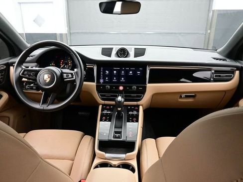 Certified 2025 Porsche Macan AWD/4WD image 20