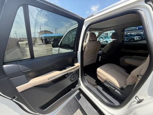 Used 2022 Ford Expedition Max Limited RWD image 11