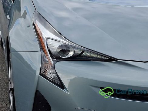 Used 2017 Toyota Prius Three FWD image 9