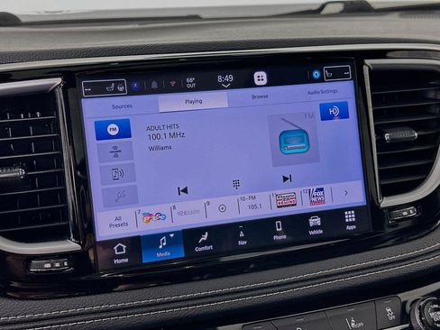 Used 2025 Chrysler Pacifica Limited FWD image 7