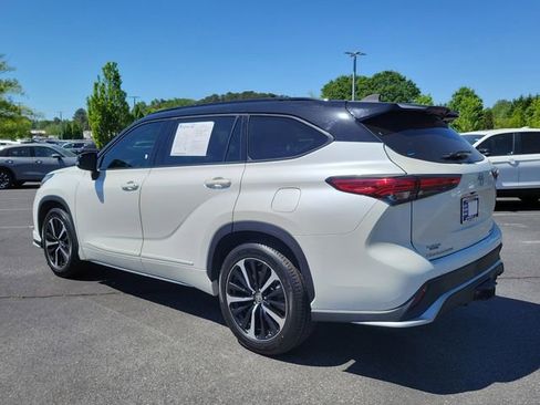 Used 2021 Toyota Highlander XSE AWD/4WD image 6