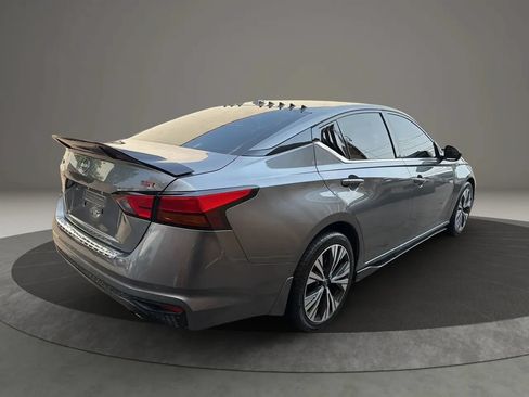 Used 2023 Nissan Altima 2.5 SR FWD image 5