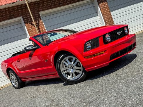 Used 2006 Ford Mustang GT RWD image 23