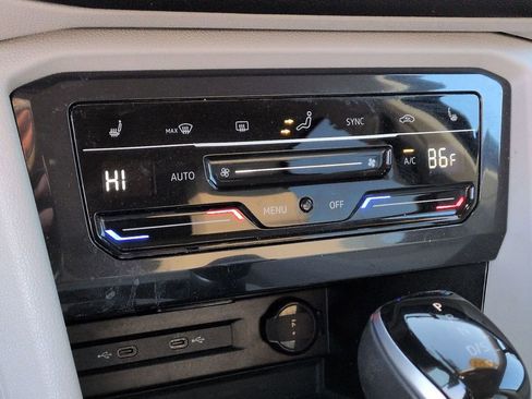 Used 2024 Volkswagen Tiguan SE image 27