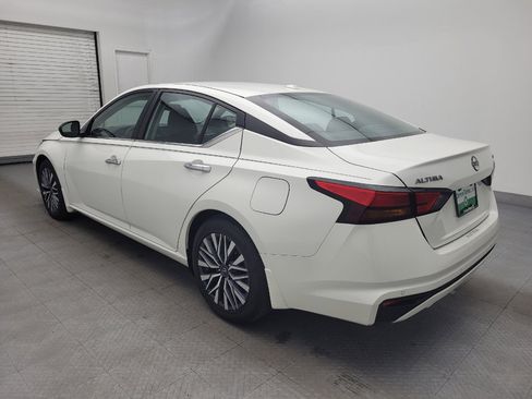 Used 2024 Nissan Altima 2.5 SV image 3