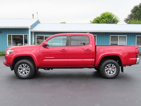 Used 2019 Toyota Tacoma TRD Off-Road image 3