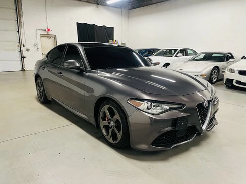 Used 2019 Alfa Romeo Giulia w/ Quick Order Package 22K Sport RWD image 4