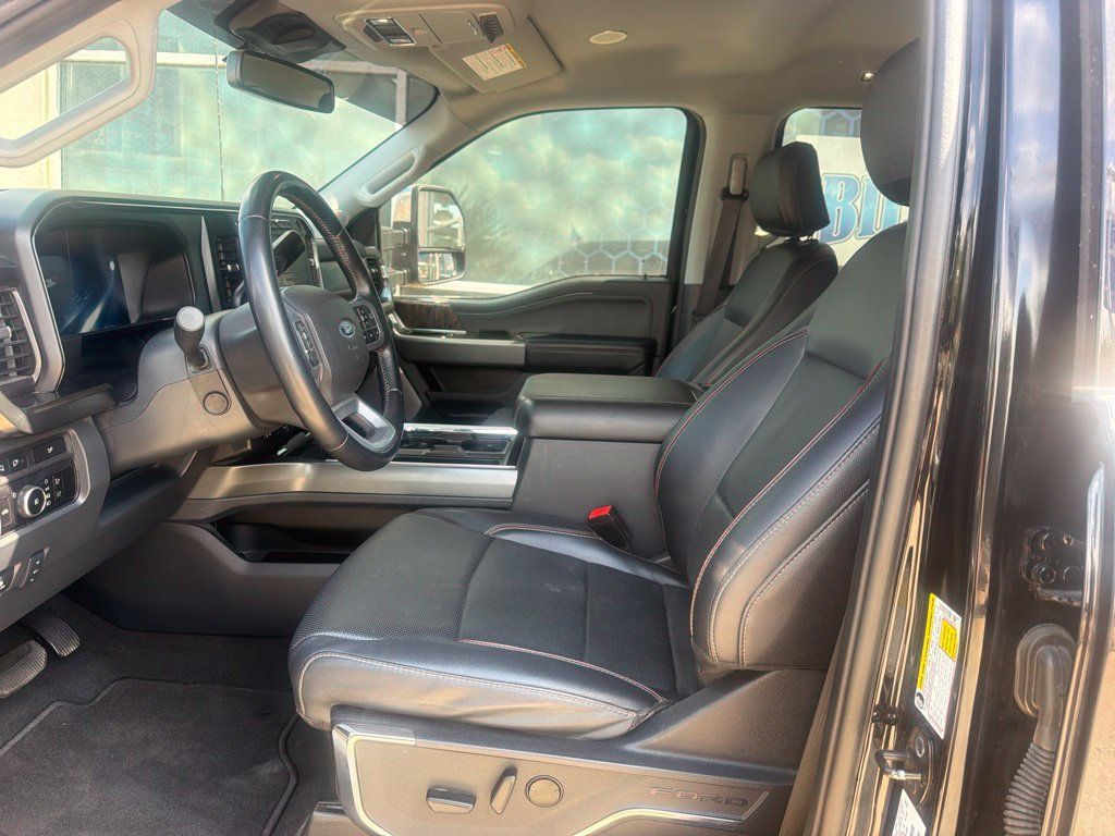 Used 2023 Ford F350 Lariat w/ Lariat Ultimate Package AWD/4WD image 9