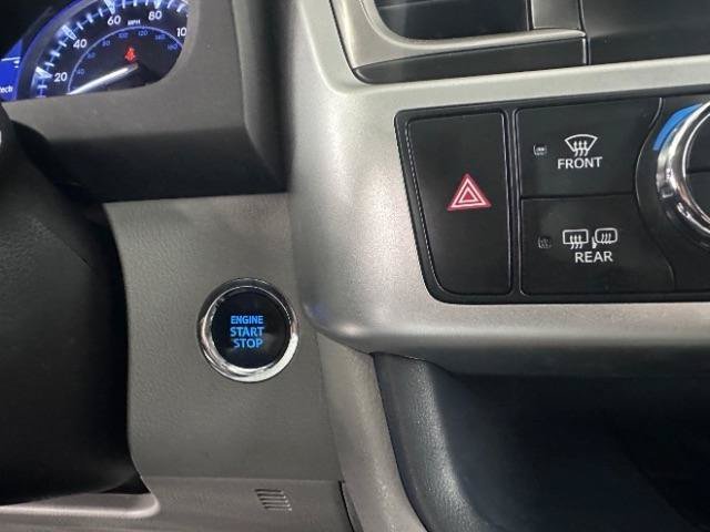 Used 2017 Toyota Highlander XLE AWD/4WD image 23