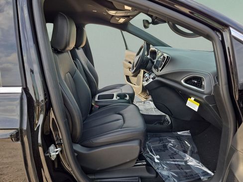 New 2026 Chrysler Pacifica Select FWD image 62