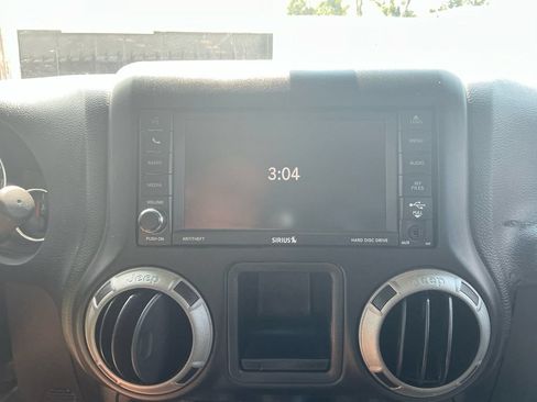Used 2015 Jeep Wrangler Unlimited Sport w/ Connectivity Group AWD/4WD image 26