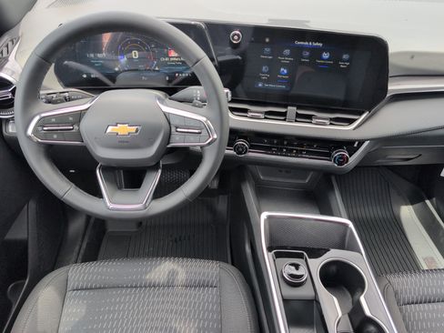 New 2026 Chevrolet Equinox LT w/ Safety and Technology Package FWD image 30