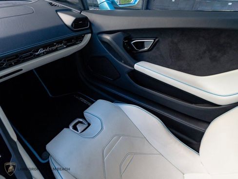 Used 2023 Lamborghini Huracan EVO image 11