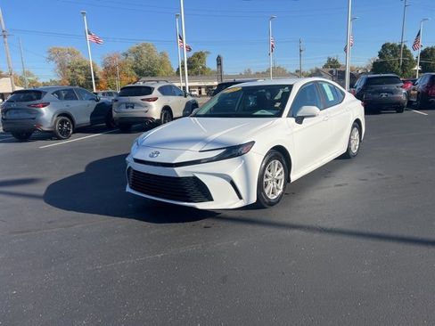 Used 2025 Toyota Camry LE image 19