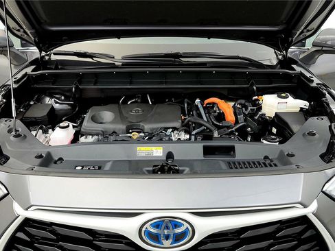 Used 2024 Toyota Highlander XLE image 13