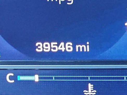 Used 2022 Chevrolet Silverado 1500 LT Trail Boss w/ Convenience Package II image 12