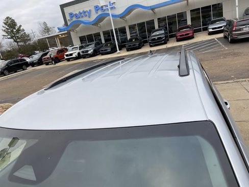 Used 2023 Jeep Grand Cherokee L Laredo image 27