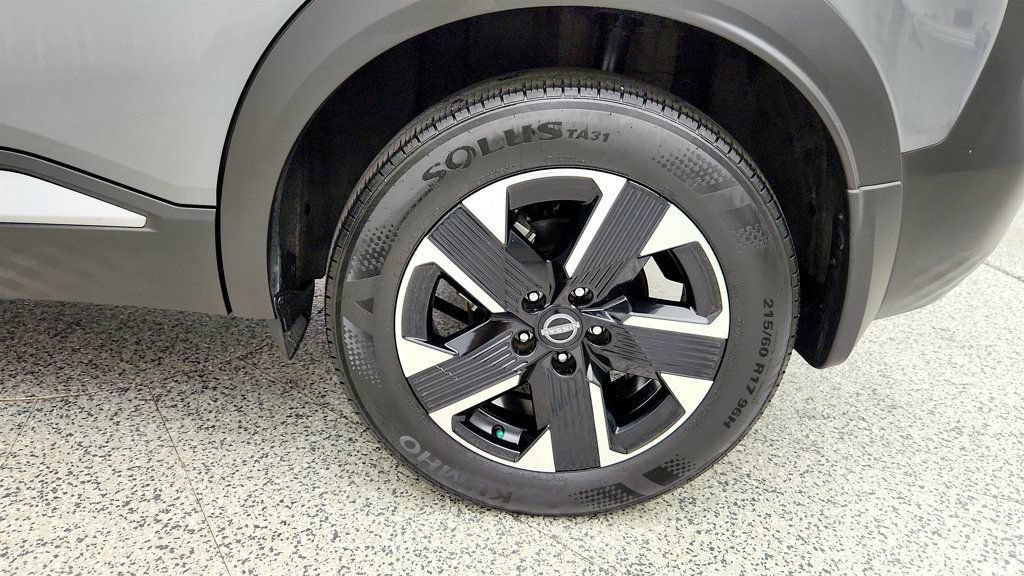 Used 2025 Nissan Kicks SV AWD/4WD image 9