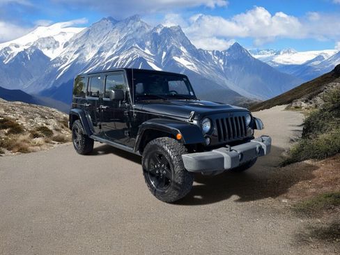 Used 2015 Jeep Wrangler Unlimited Sahara AWD/4WD image 7