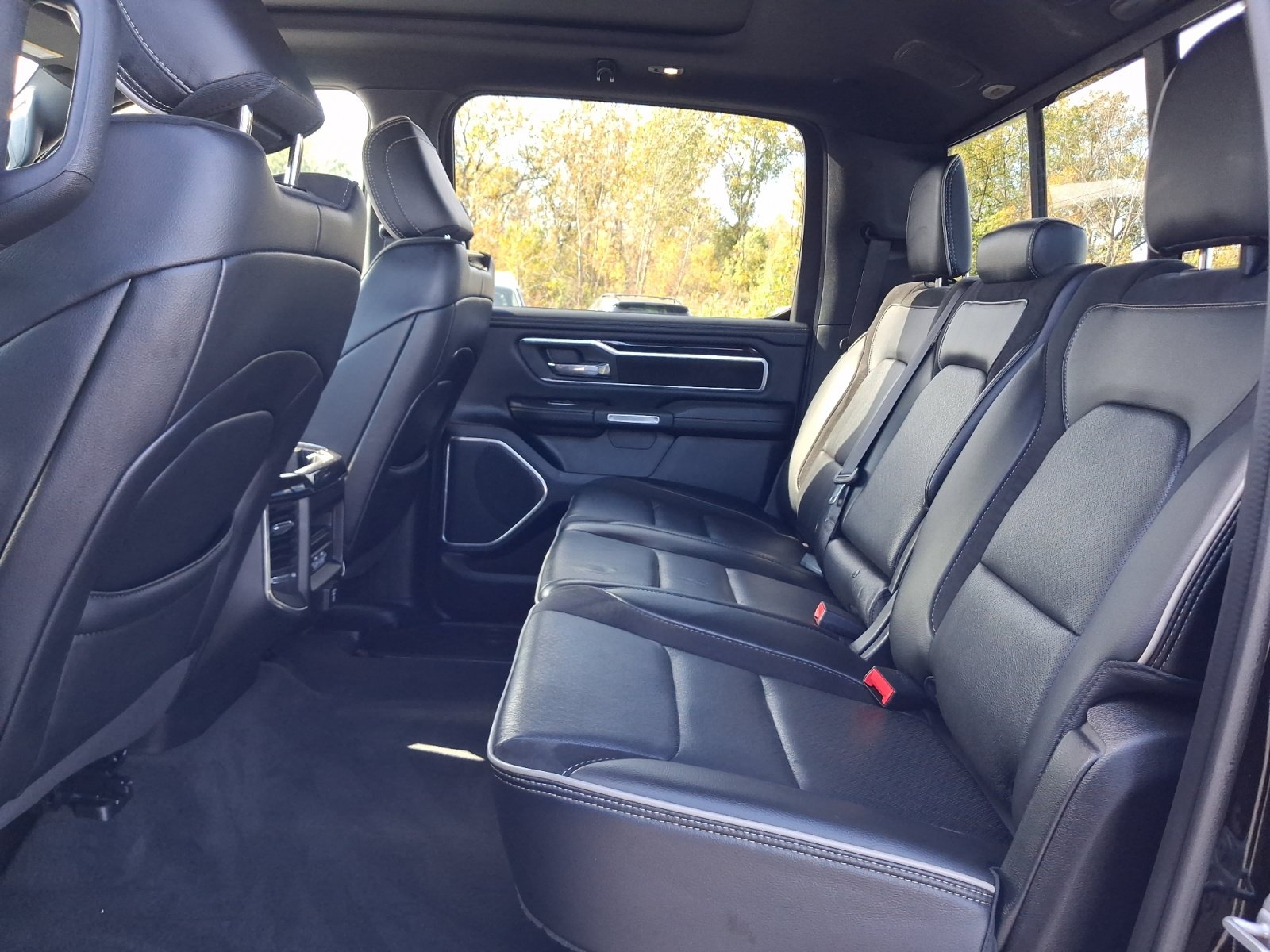 Used 2021 RAM 1500 Laramie w/ Sport Appearance Package AWD/4WD image 18