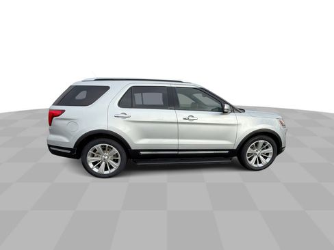 Used 2019 Ford Explorer Limited w/ Ford Safe & Smart Package image 10