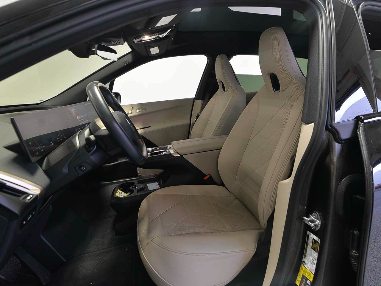 Used 2024 BMW iX xDrive50 w/ Premium Package AWD/4WD image 8
