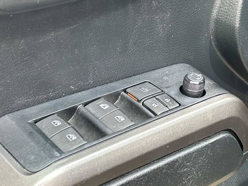 Used 2019 Toyota Tacoma SR5 RWD image 18